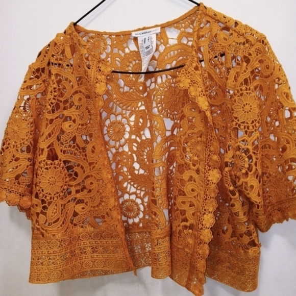 Top size M mustard color beautiful top m - Picture 2 of 5